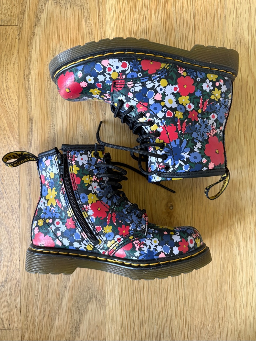 Dr. Martens Kids Floral Lace-Up Boots - Black Multi